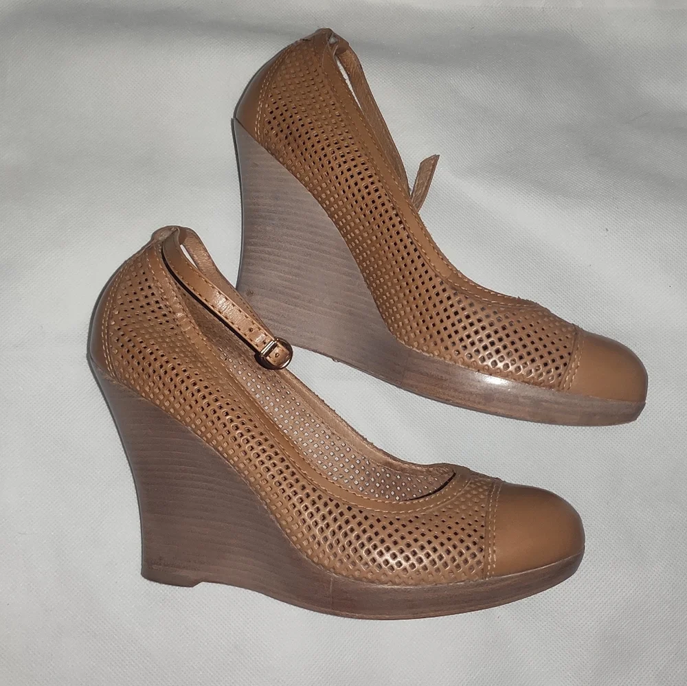Corso Como Women's Harper Wedge Camel Leather 7.5